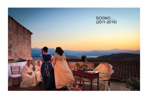 "Sogno di una notte a quel Paese" è stata la manifestazione che ha ridato vitalità al bellissimo borgo di Colobraro (MT). SIamo particolarmente affezionati a questo paese perché è stato uno dei primi momenti di formazione del nostro archivio.